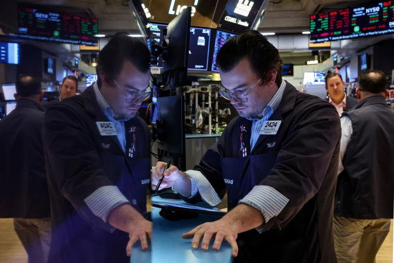 Wall Street Declines for the Third Time This Week Amid Economic Slowdown Fears